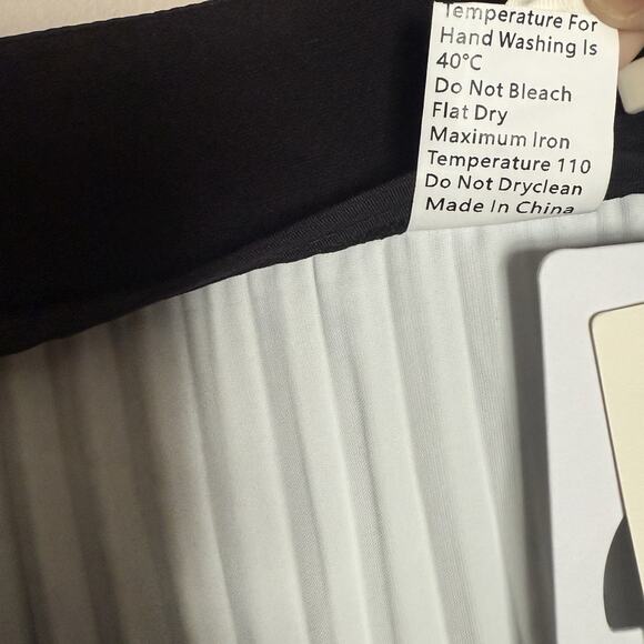 Commence Two Tone Pleated Long Skirt~Black/White~NEW w/Tags~Large - Picture 10 of 14